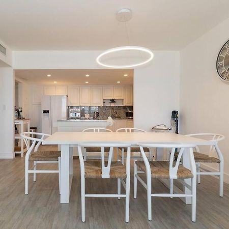 Stunning & Spacious Resort-Style Condo Across From Beach! Miami Beach Kültér fotó