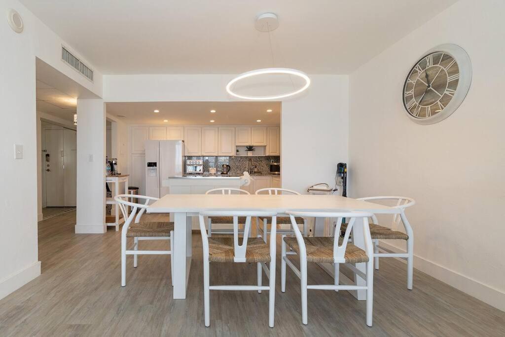 Stunning & Spacious Resort-Style Condo Across From Beach! Miami Beach Kültér fotó