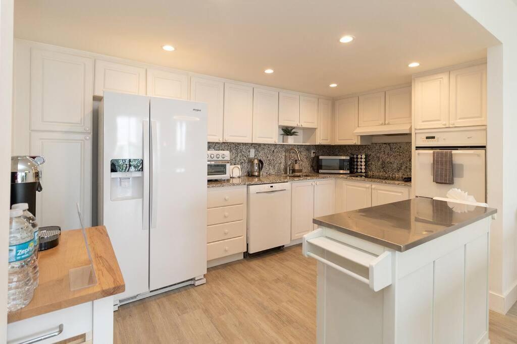 Stunning & Spacious Resort-Style Condo Across From Beach! Miami Beach Kültér fotó