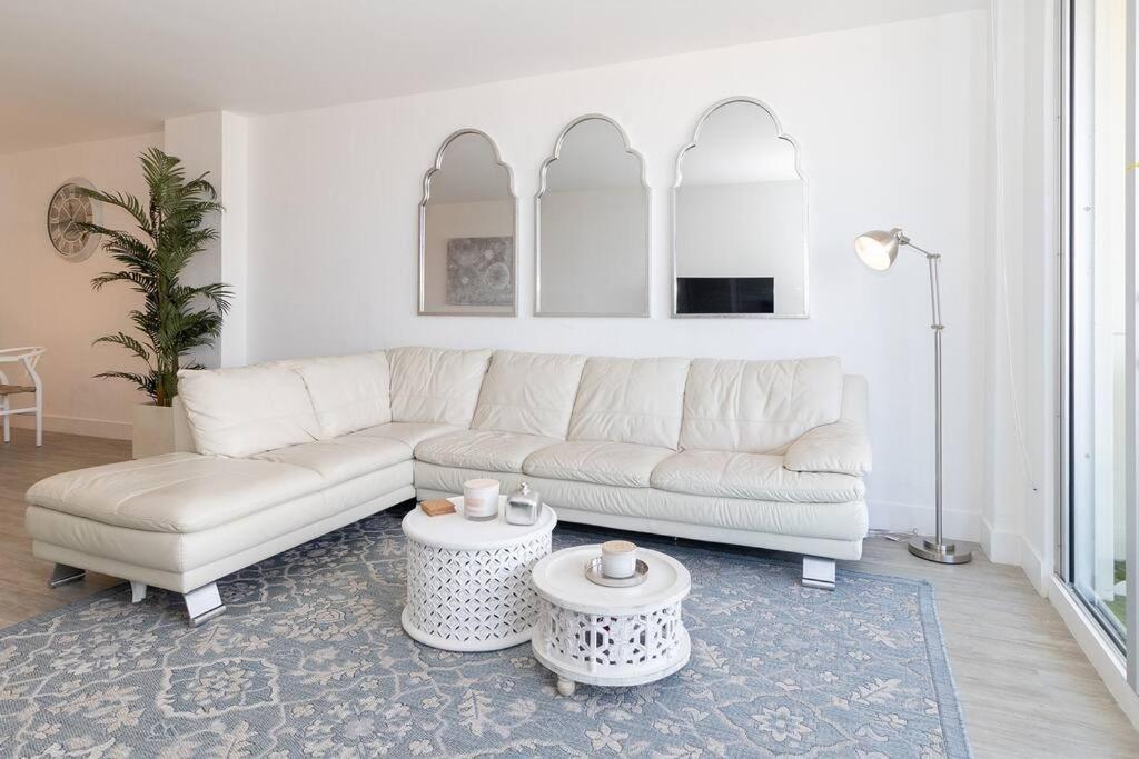 Stunning & Spacious Resort-Style Condo Across From Beach! Miami Beach Kültér fotó