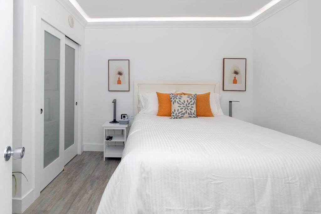 Stunning & Spacious Resort-Style Condo Across From Beach! Miami Beach Kültér fotó