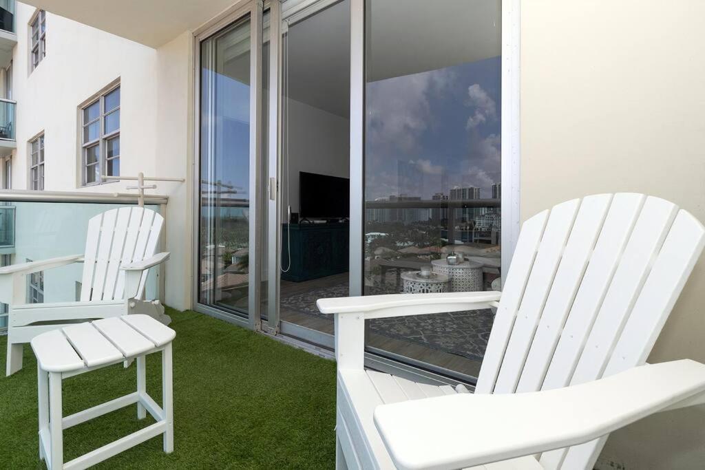 Stunning & Spacious Resort-Style Condo Across From Beach! Miami Beach Kültér fotó